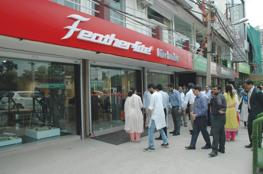 Featherlite Display Center