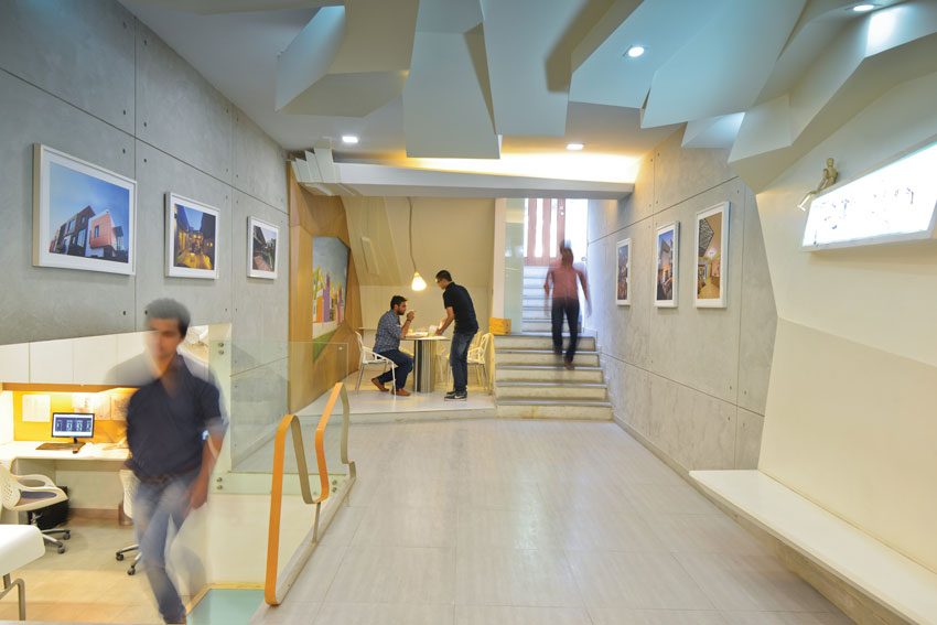 A Workplace To Enjoy ENTRANCE AND GALLERY