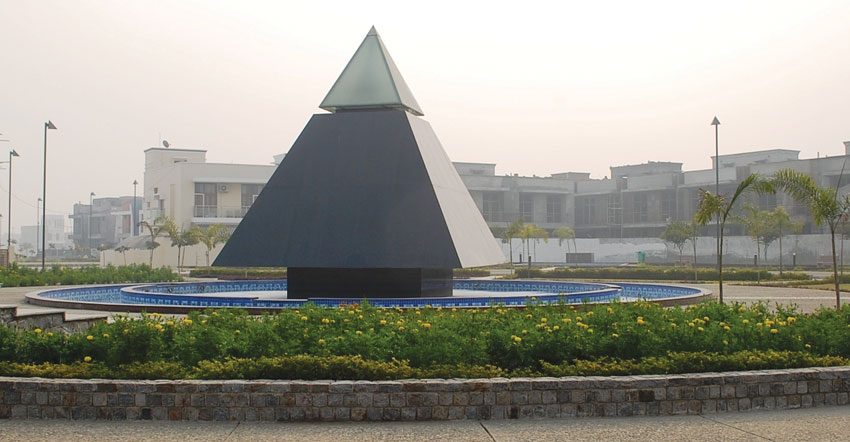 Pyramid Square