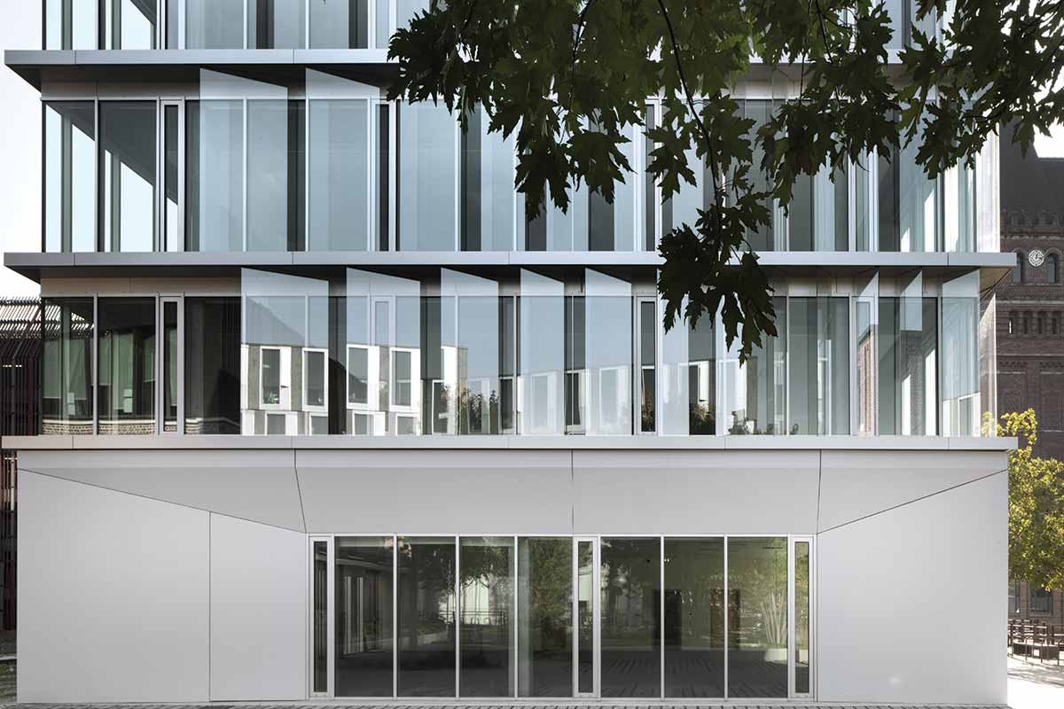 Barbarito Bancel Architectes create a vertical glass louver facade