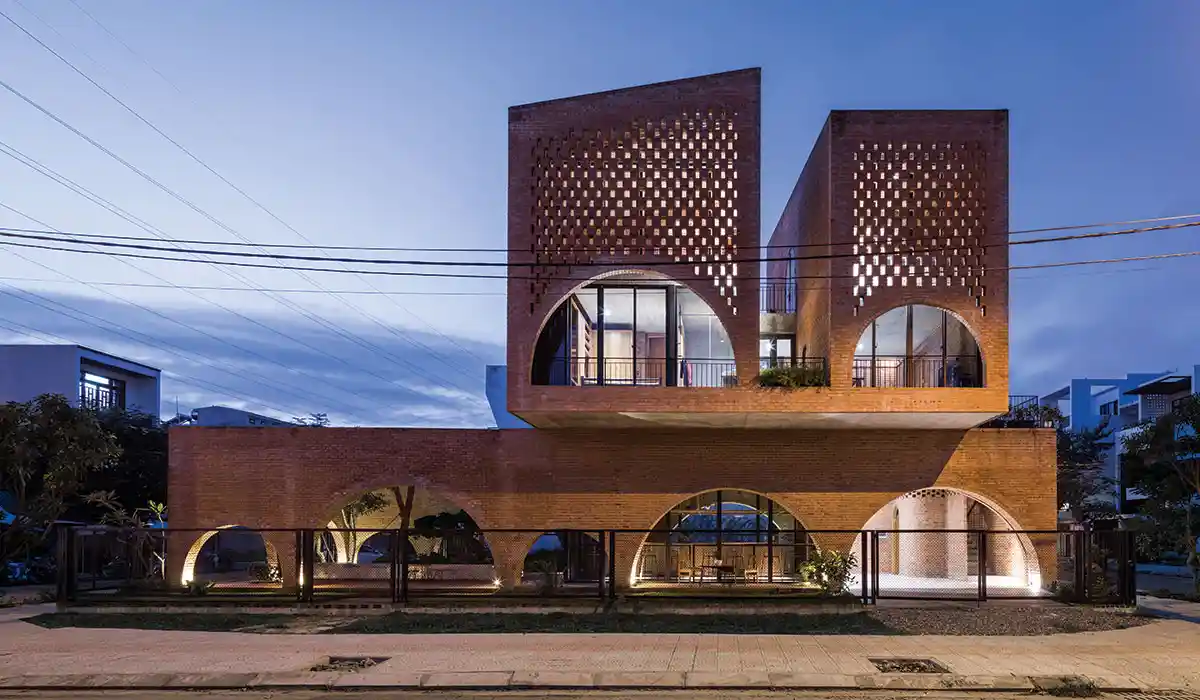 Located in an urban renewal zone by a river in Da Nang