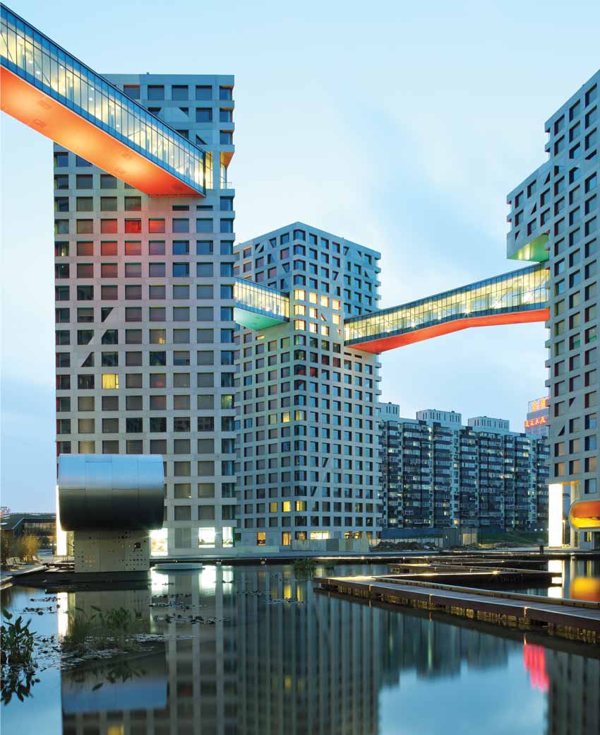 Linked Hybrid Complex