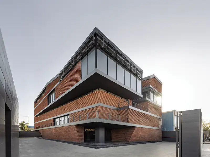 Studio-UF-O-rooting-contemporary-industrial