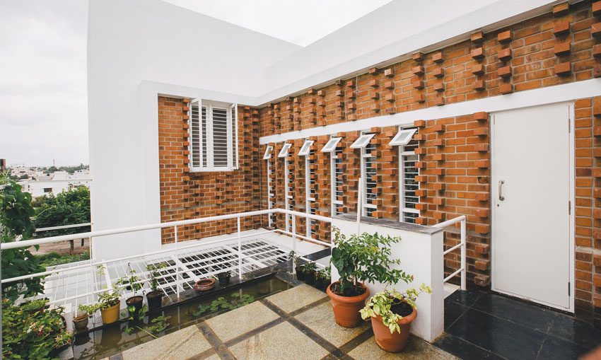Lateral House by Ar Gaurav Roy Choudhury