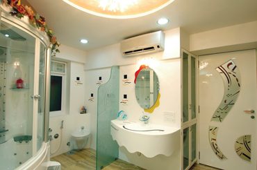 Asahi glass shower screen
