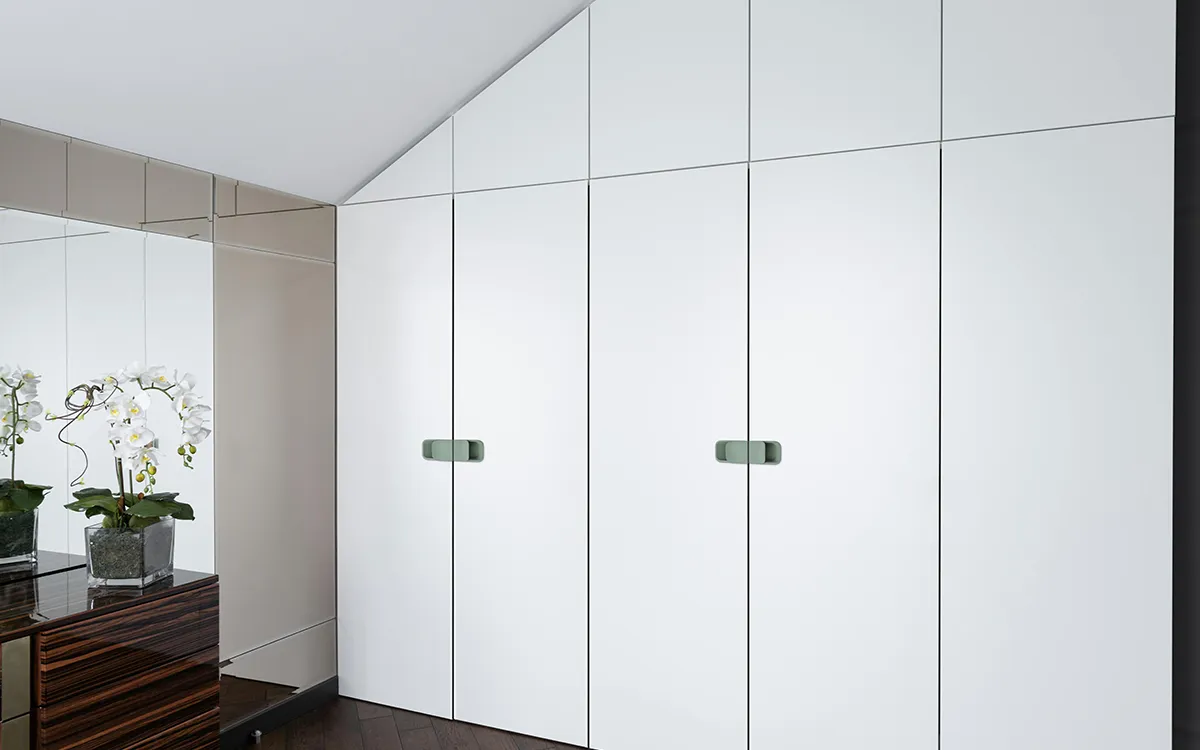 Tunes-Interior-Wardrobe