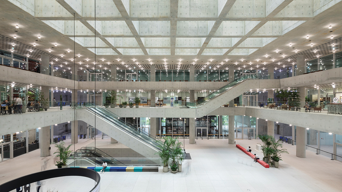 Amore-Pacific-escalator