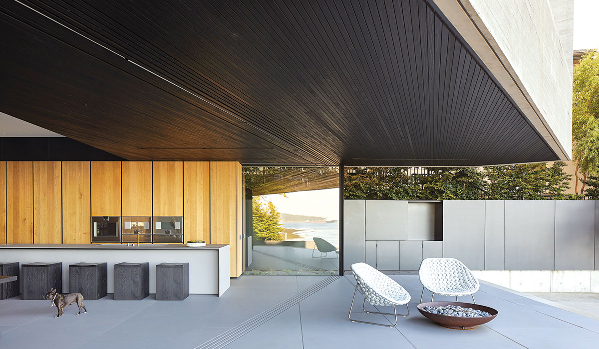 The project site straddles the interstice between a suburban residential neighbourhood